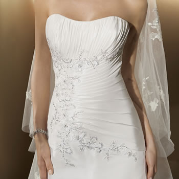 Ruched bodice with lace appliqué and a long veil