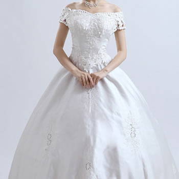 Off-the-shoulder lace bodice on a ball gown